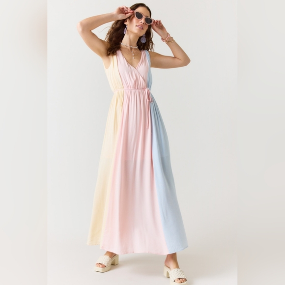 Francesca's Collections Dresses & Skirts - Francesca's pastel Color Block Maxi Dress